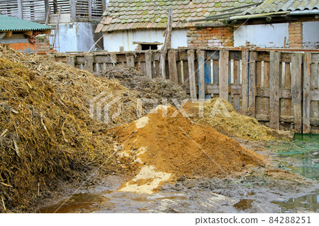 Livestock manure 84288251