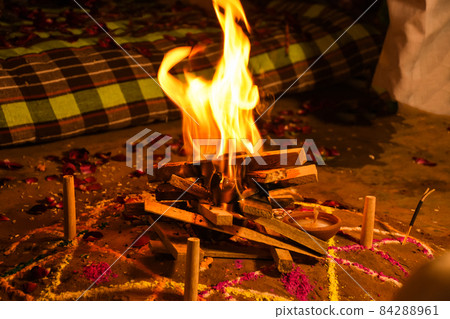 Beautiful view of the flames of the campfire in the darkness for havan pooja Beautiful view of the flames of the campfire in the darkness for havan pooja 84288961