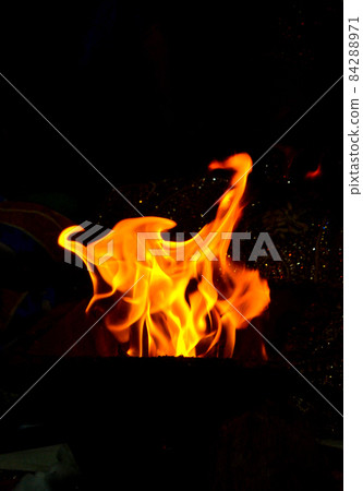 Beautiful view of the flames of the campfire in the darkness for havan pooja Beautiful view of the flames of the campfire in the darkness for havan pooja 84288971