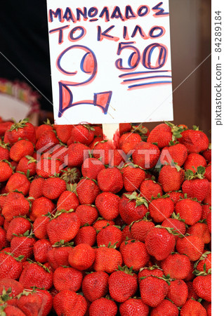 Strawberries 84289184