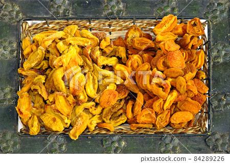 Dried fruits Dried fruits 84289226