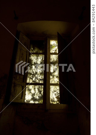 Decaying abandoned house. 84291443