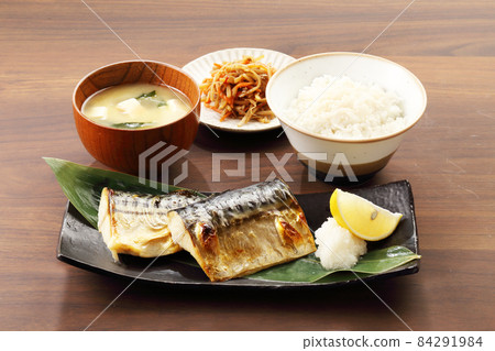 Grilled mackerel set meal on the table 84291984