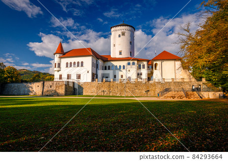 Medieval castle Budatin with park at autumn season, Slovakia. Medieval castle Budatin with park at autumn season, Slovakia. 84293664