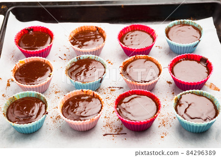 molten chocolate cakes molten chocolate cakes 84296389