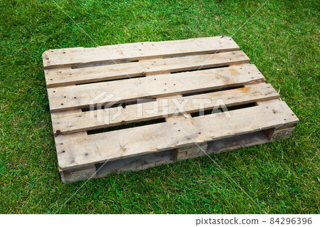 empty pallet on green grass 84296396