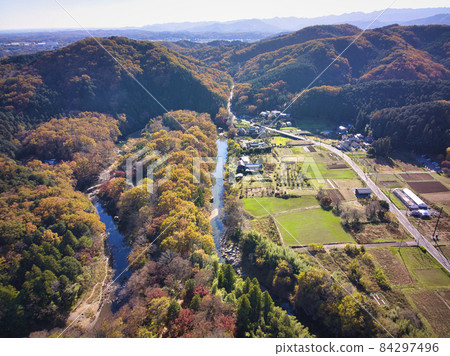 Beautiful autumn leaves in Ranzan Valley, Ranzan Town, Saitama Prefecture (aerial view by drone) 84297496