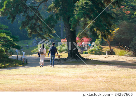 《香川縣》栗林花園·約會的情侶 《香川縣》栗林花園·約會的情侶 84297606