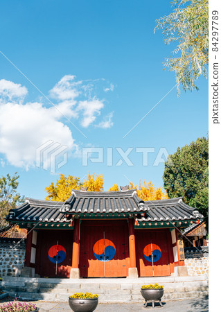 Autumn of Suwon Hyanggyo. school to teach local students in the Joseon Dynasty period in Suwon, Korea Autumn of Suwon Hyanggyo. school to teach local students in the Joseon Dynasty period in Suwon, Korea 84297789