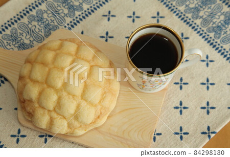 Melon bread 84298180