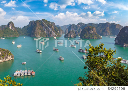 Halong bay, Vietnam 84299306