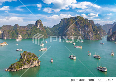 Halong bay, Vietnam 84299307
