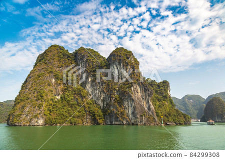 Halong bay, Vietnam 84299308