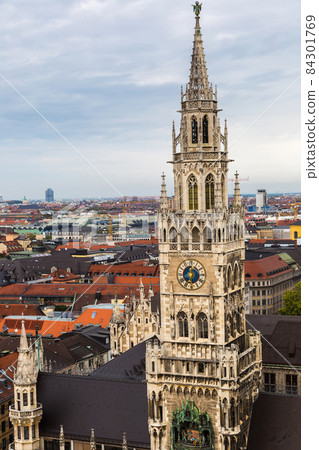 Aerial view on Marienplatz town hall 84301769