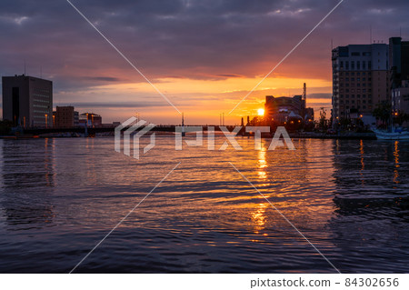 Sunset over the Kushiro River Kushiro Sunset 84302656