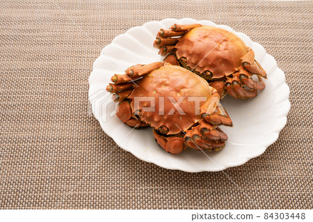 Salt-boiled mitten crab Salt-boiled mitten crab 84303448