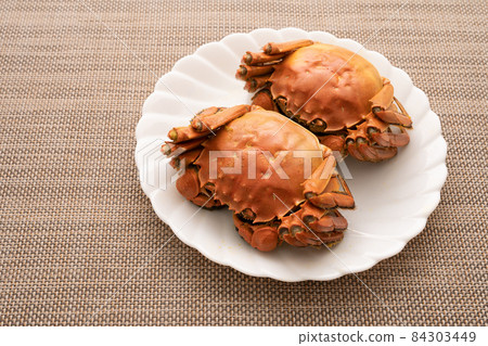 Salt-boiled mitten crab Salt-boiled mitten crab 84303449