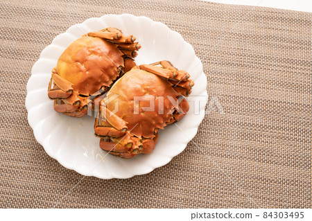 Salt-boiled mitten crab Salt-boiled mitten crab 84303495