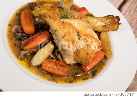 Chicken Hunter recipe with glazed root vegetables, carrot, turnip with its mushroom sauce deglazed Chicken Hunter recipe with glazed root vegetables, carrot, turnip with its mushroom sauce deglazed 84303717