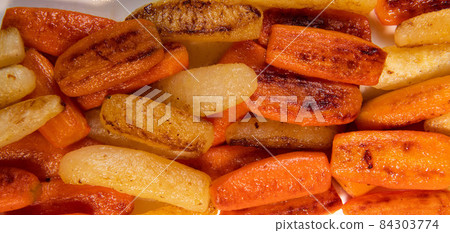 Chicken Hunter recipe with glazed root vegetables, carrot, turnip with its mushroom sauce deglazed 84303774