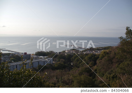 Aquaculture of Suma seaweed, which is a view of the sea in winter Aquaculture of Suma seaweed, which is a view of the sea in winter 84304066
