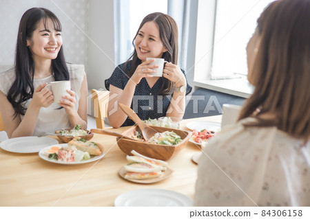 Women partying at home Women partying at home 84306158