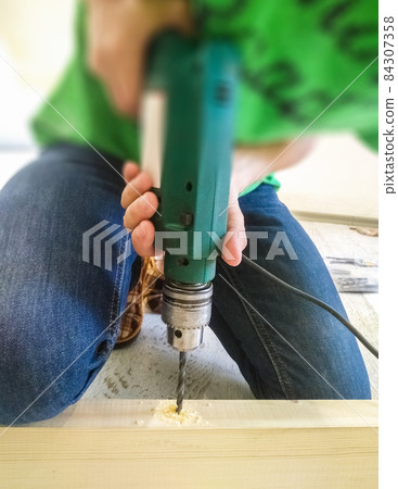 Repairman during maintenance work 84307358
