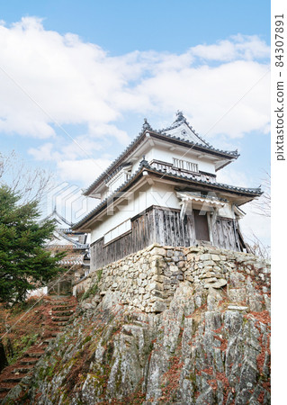 空中之城備中松山城雙塔和臂樹門 84307891