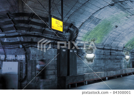 日本最好的鼴鼠站地下站台的樓梯 84308001