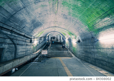 日本最好的鼴鼠站地下站台的樓梯 84308002