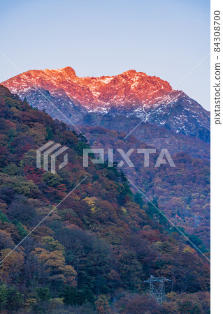 （群馬縣）秋天從湯比索公園看到的谷川岳/谷川山脈 84308700