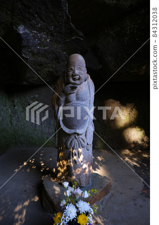 An ancient temple in the ancient city of Kamakura, a statue of Budai Budai at Jochiji Temple, the Engakuji school of the Rinsai sect. An ancient temple in the ancient city of Kamakura, a statue of Budai Budai at Jochiji Temple, the Engakuji school of the Rinsai sect. 84312038