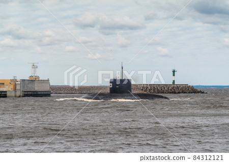 Russia. July 25, 2021. Navy Day celebration. The Vladikavkaz Project 877 diesel-electric submarine runs along the fairway along the southern coast of Kronstadt. Russia. July 25, 2021. Navy Day celebration. The Vladikavkaz Project 877 diesel-electric submarine runs along the fairway along the southern coast of Kronstadt. 84312121
