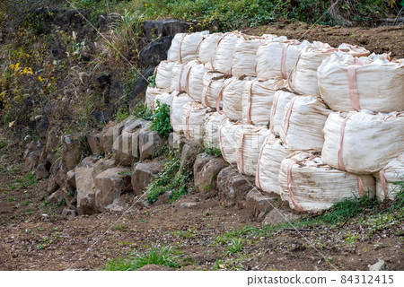 斜坡滑坡防治措施:臨時擋土 斜坡滑坡防治措施:臨時擋土 84312415