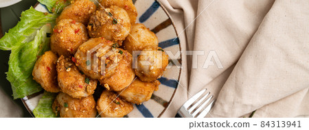 金沙花枝丸 金沙 花枝丸 鹹蛋 鹹蛋黃 cuttlefish ball イカボール 84313941