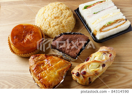 Delicatessen bread, sweet bun 84314590