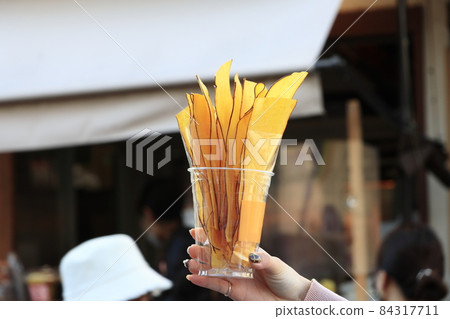 Sweet potato chips Kawagoe specialty popular sweets Sweet potato chips Kawagoe specialty popular sweets 84317711