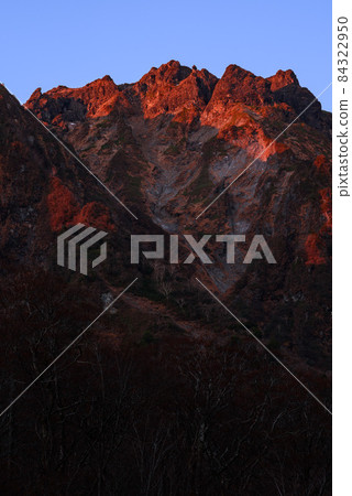 Morgen Roth of Mt. Tanigawa and Mt. Ichinokuradake Morgen Roth of Mt. Tanigawa and Mt. Ichinokuradake 84322950