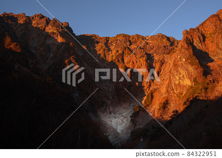 Morgen Roth of Mt. Tanigawa and Mt. Ichinokuradake Morgen Roth of Mt. Tanigawa and Mt. Ichinokuradake 84322951