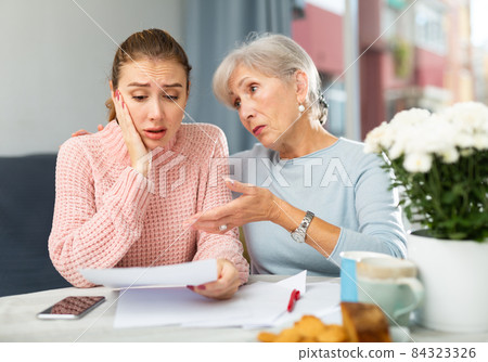 Senior woman encouraging daughter with financial problems Senior woman encouraging daughter with financial problems 84323326