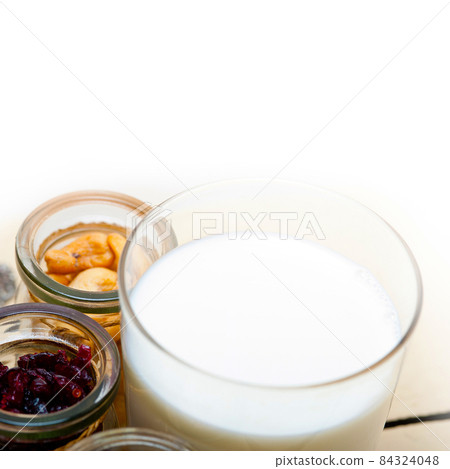 healthy breakfast ingredients 84324048