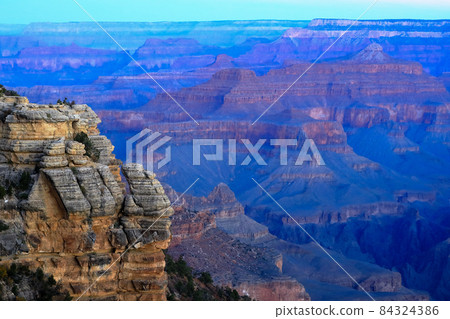 美國大峽谷國家公園南緣（南牆）的晨景 84324386