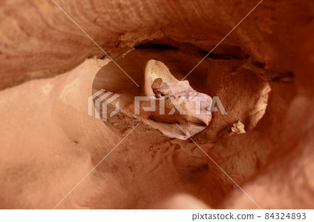 Cave in the red rocks Cave in the red rocks 84324893