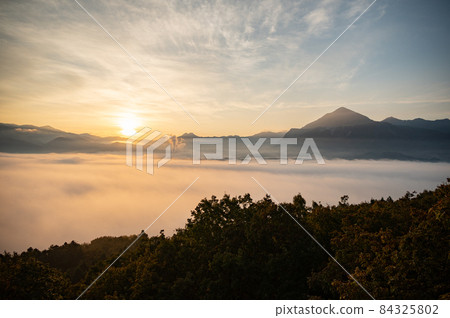 Chichibu Basin Sea of Clouds and Asahi seen from Chichibu Muse Park 84325802