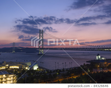 兵庫縣【明石海峽大橋】晚上日本兵庫縣明石海峽大橋 84326646