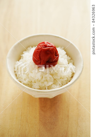米飯上的梅干 米飯上的梅干 84326963