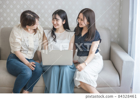 Women discussing by looking at a computer (advice) Women discussing by looking at a computer (advice) 84328461