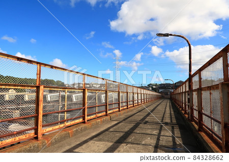 [Machida City] A pedestrian bridge over the Nagatsuda inspection area 84328662