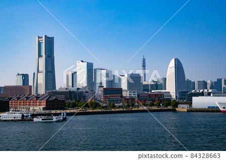 Minato Mirai facing from Osanbashi 84328663