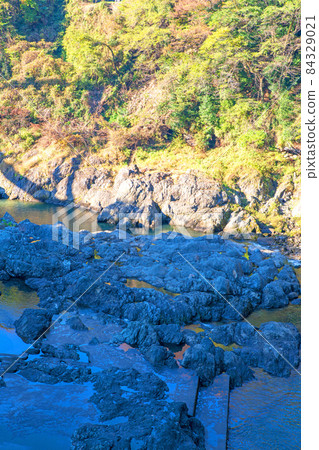 View of Takatsudo Dam from the top to the bottom of the dam Omama Autumn scenery 84329021